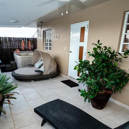 Appartamento Luxury Retreat With Private Jacuzzi And Mountain Views Free Parking Ponce Esterno foto