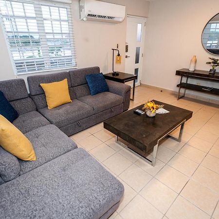 Appartamento Luxury Retreat With Private Jacuzzi And Mountain Views Free Parking Ponce Esterno foto