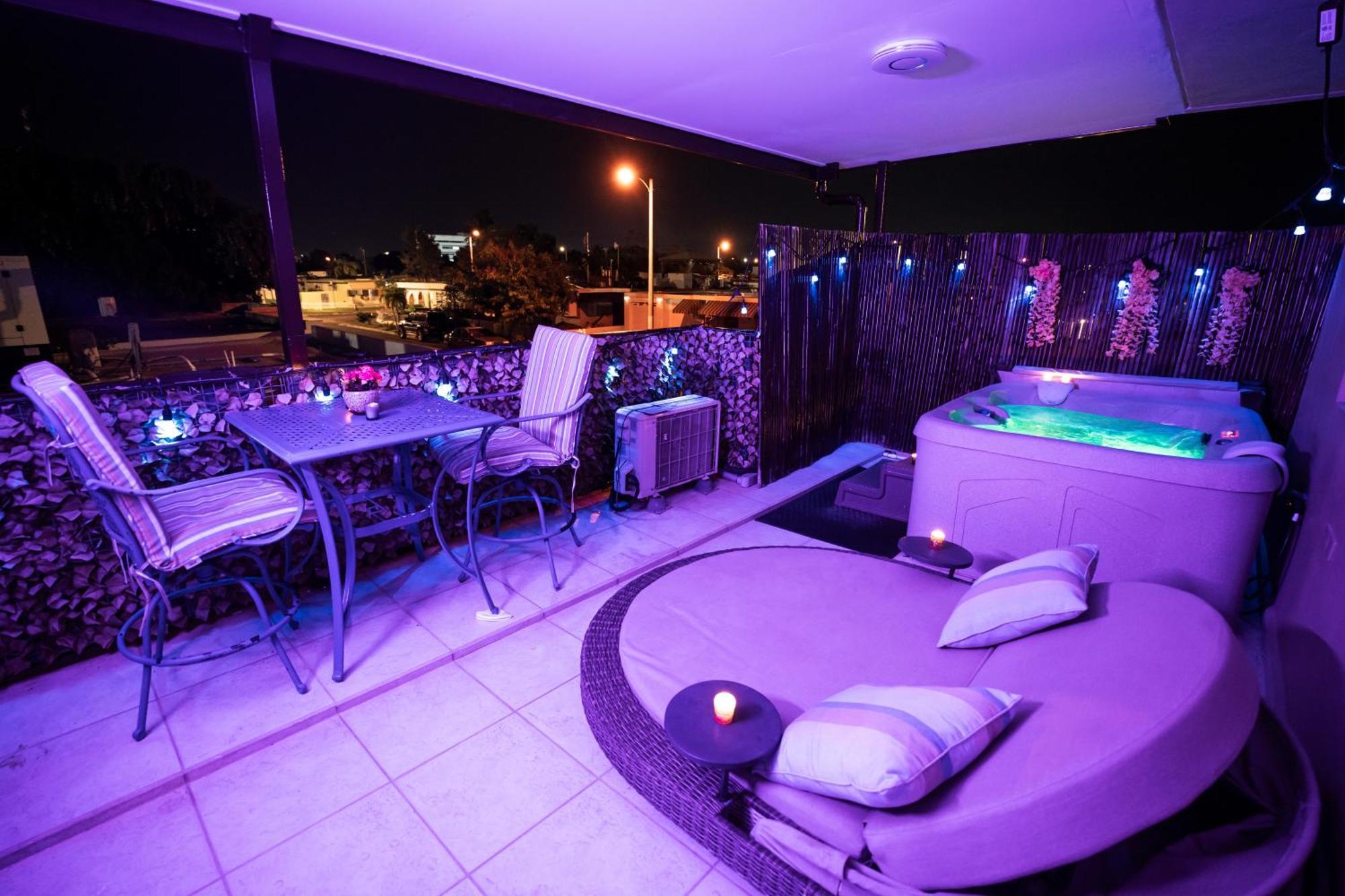 Appartamento Luxury Retreat With Private Jacuzzi And Mountain Views Free Parking Ponce Esterno foto