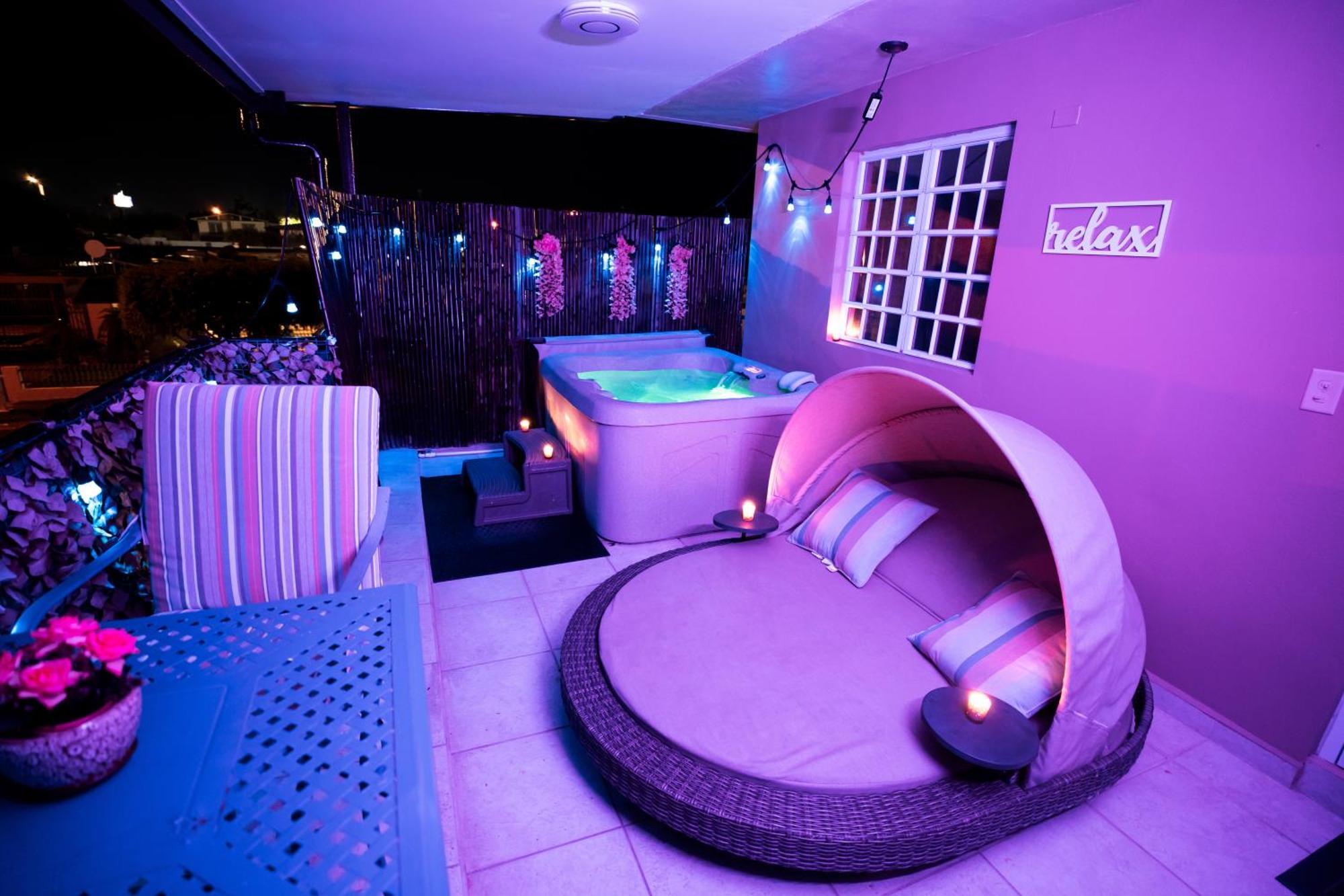 Appartamento Luxury Retreat With Private Jacuzzi And Mountain Views Free Parking Ponce Esterno foto