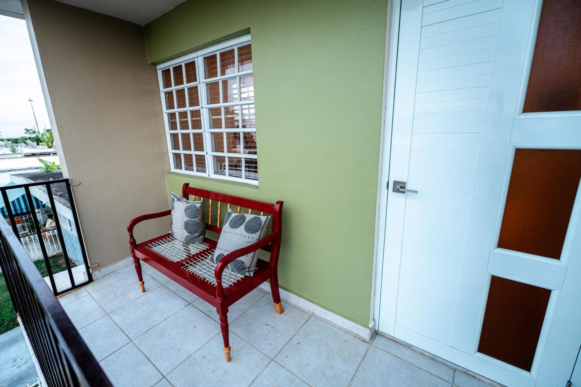 Appartamento Luxury Retreat With Private Jacuzzi And Mountain Views Free Parking Ponce Esterno foto