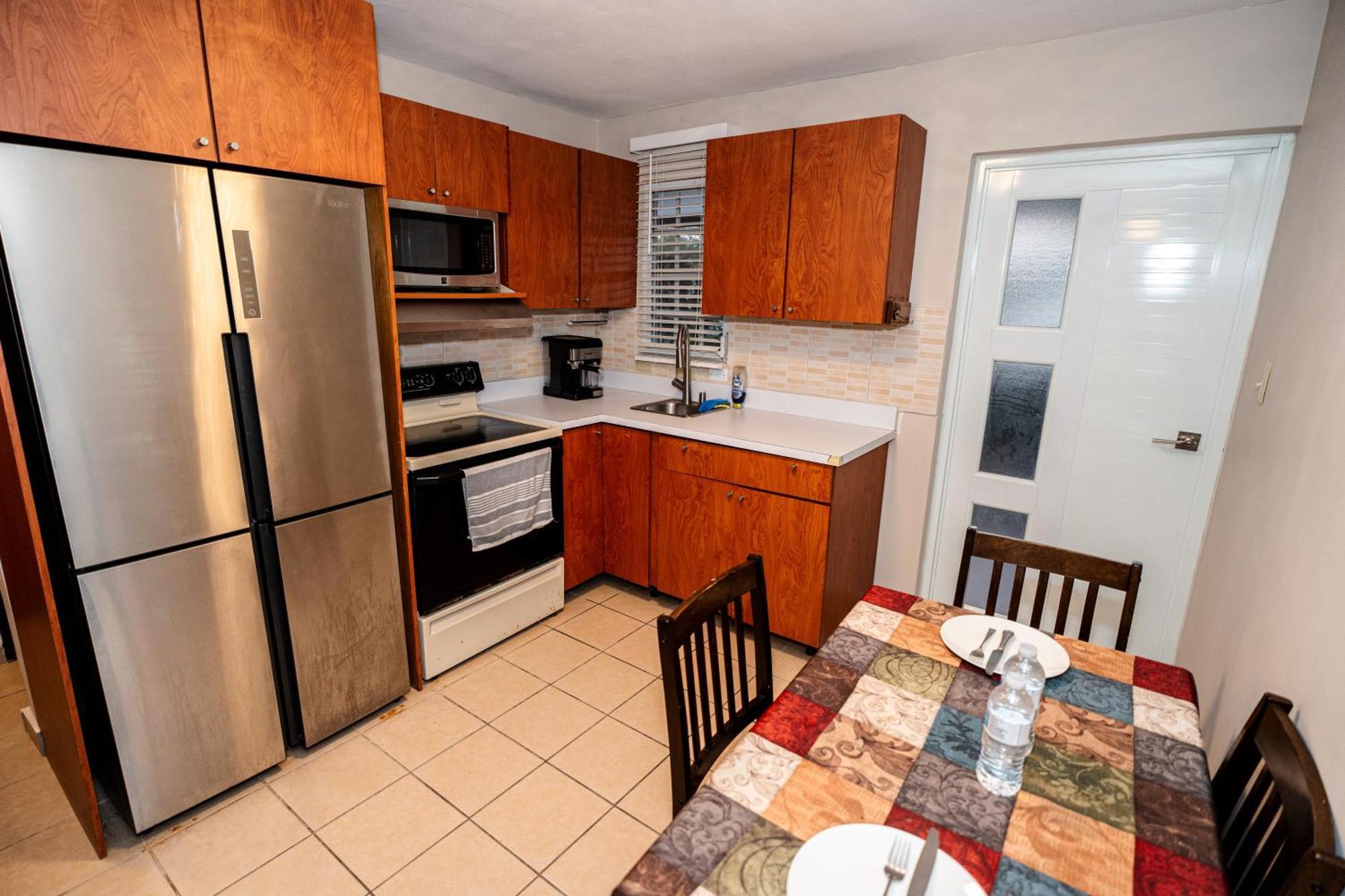 Appartamento Luxury Retreat With Private Jacuzzi And Mountain Views Free Parking Ponce Esterno foto