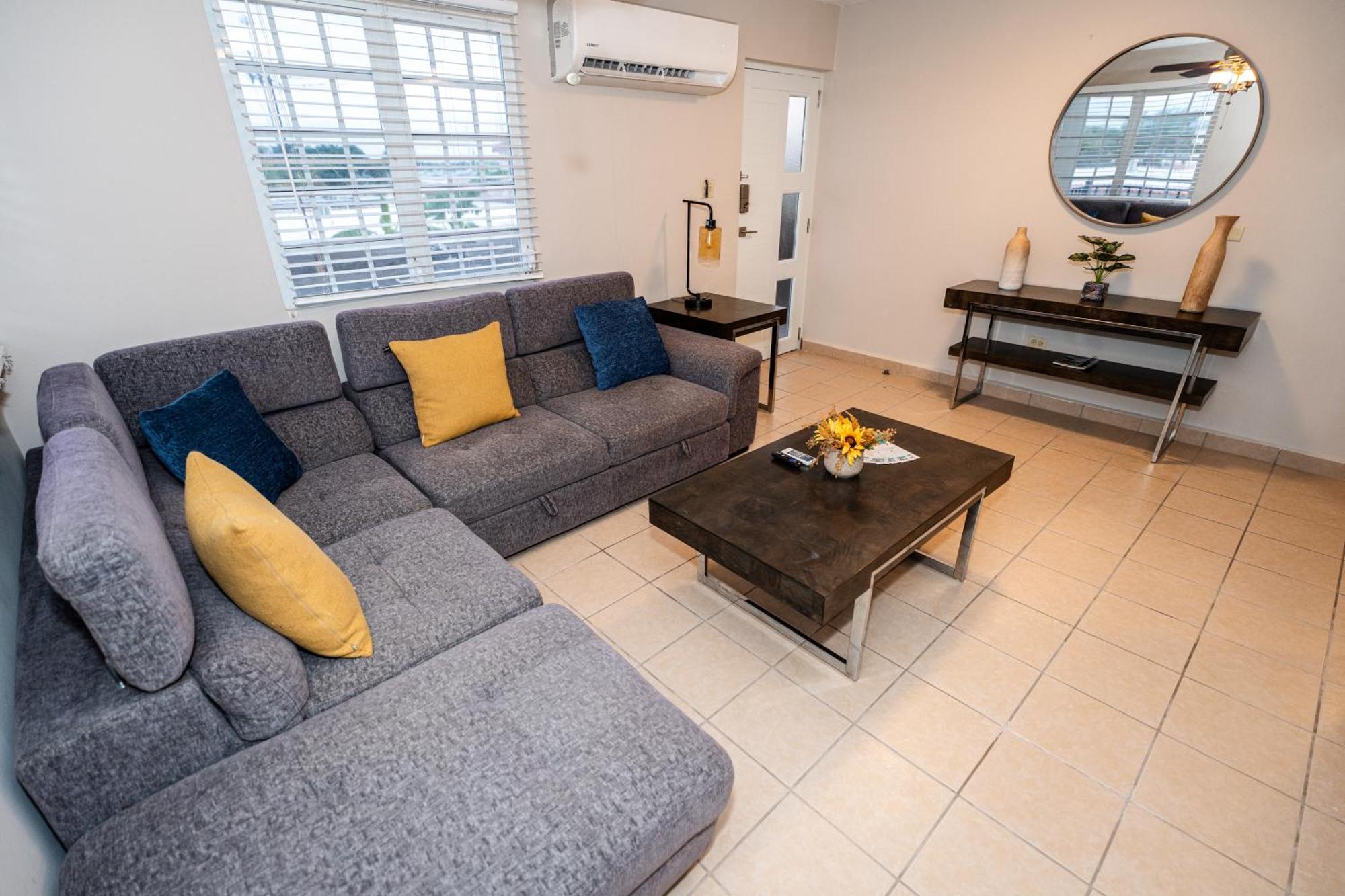 Appartamento Luxury Retreat With Private Jacuzzi And Mountain Views Free Parking Ponce Esterno foto